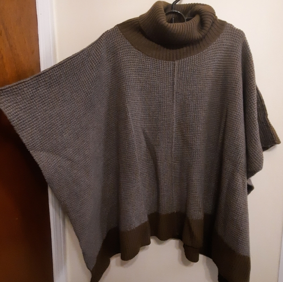 Aritzia Wilfred Free Wellsh Turtleneck Wool Poncho Sweater - Picture 7 of 14